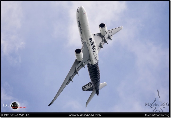 A350 performing a high angle turn