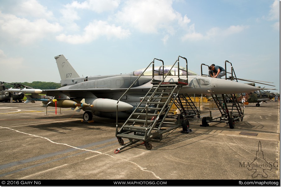 F-16D crew prepare the aircraft during setup for the RSAF Open House 2016