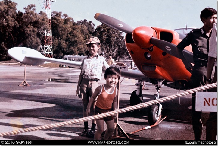 The author getting his first exposure of his eventual aviation hobby