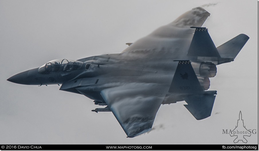 F-15SG Pulling a high-g turn
