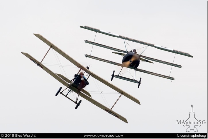 A Royal Aircraft Factory SE5a being chased down by the Fokker DR.1.