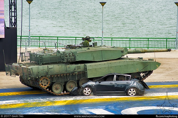 Leopard 2SG crushes a car