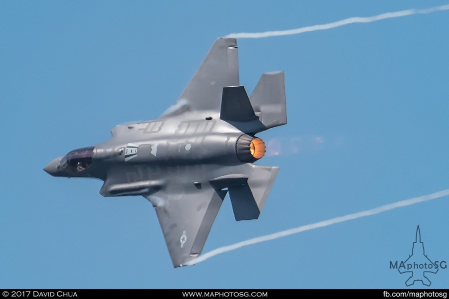 F-35A performs the Minimum Radius Turn pulling 7g