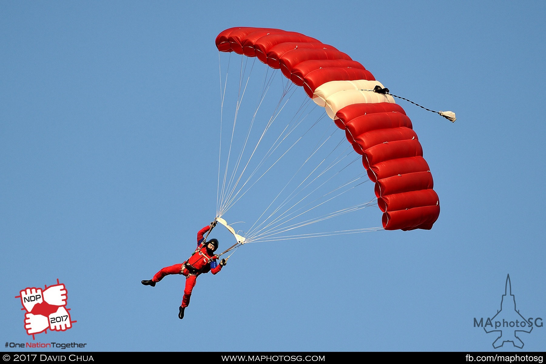 1. Kicking off the show is the performance by the SAF Red Lions parachute team jumping from a AS332M Super Puma helicopter above the Marina Bay.