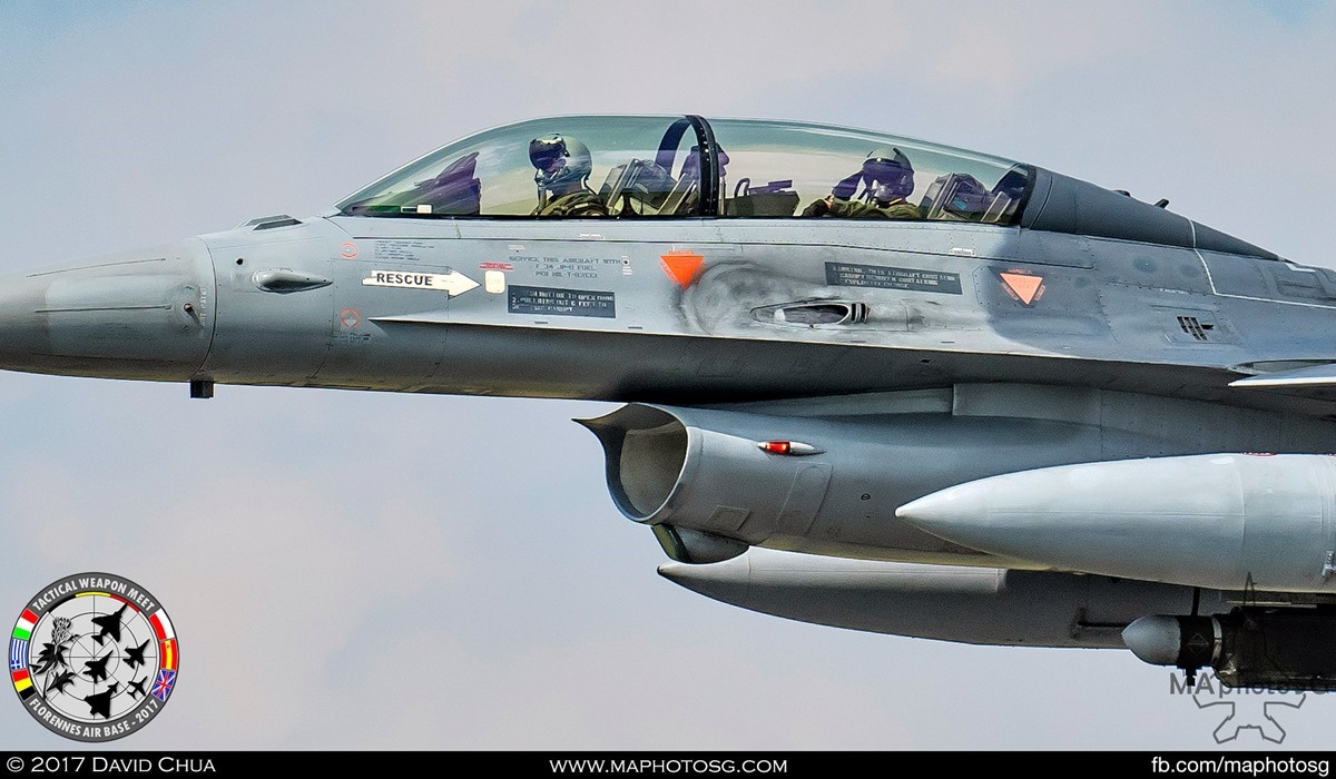 37. Crew of the Belgian Air Force F-16B MLU (FB-22) salutes as they did a low fly past.