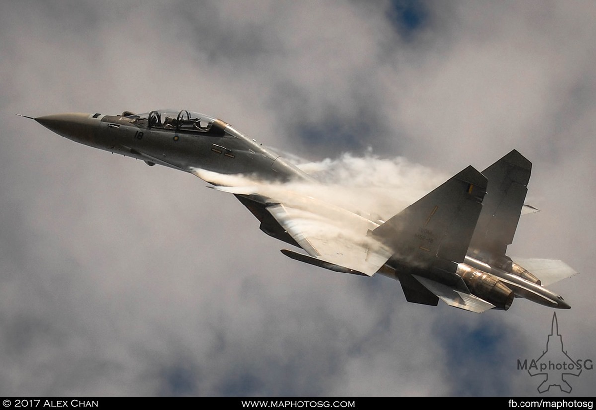 RMAF SU-30MKM Flanker generates vapor trails from it's canard wings as it performs at LIMA 2017