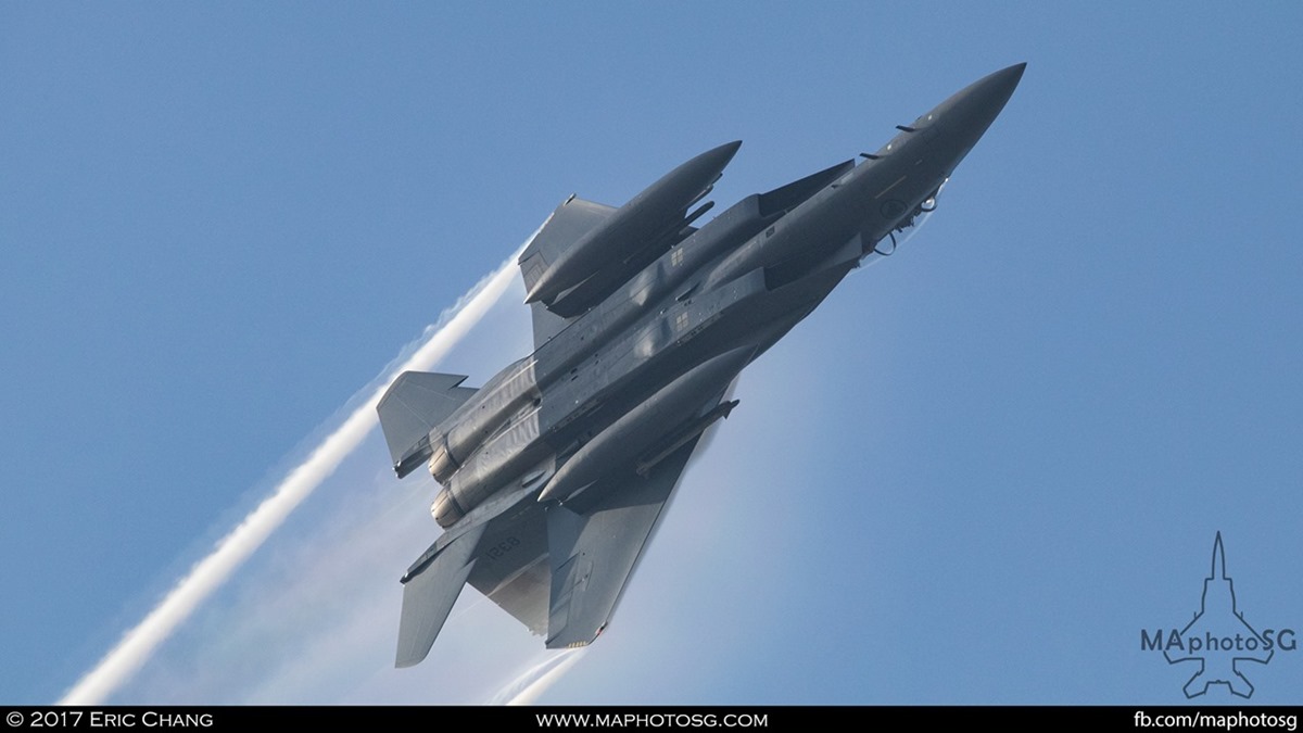 F15SG performing a high G turn during ndp rehearsal