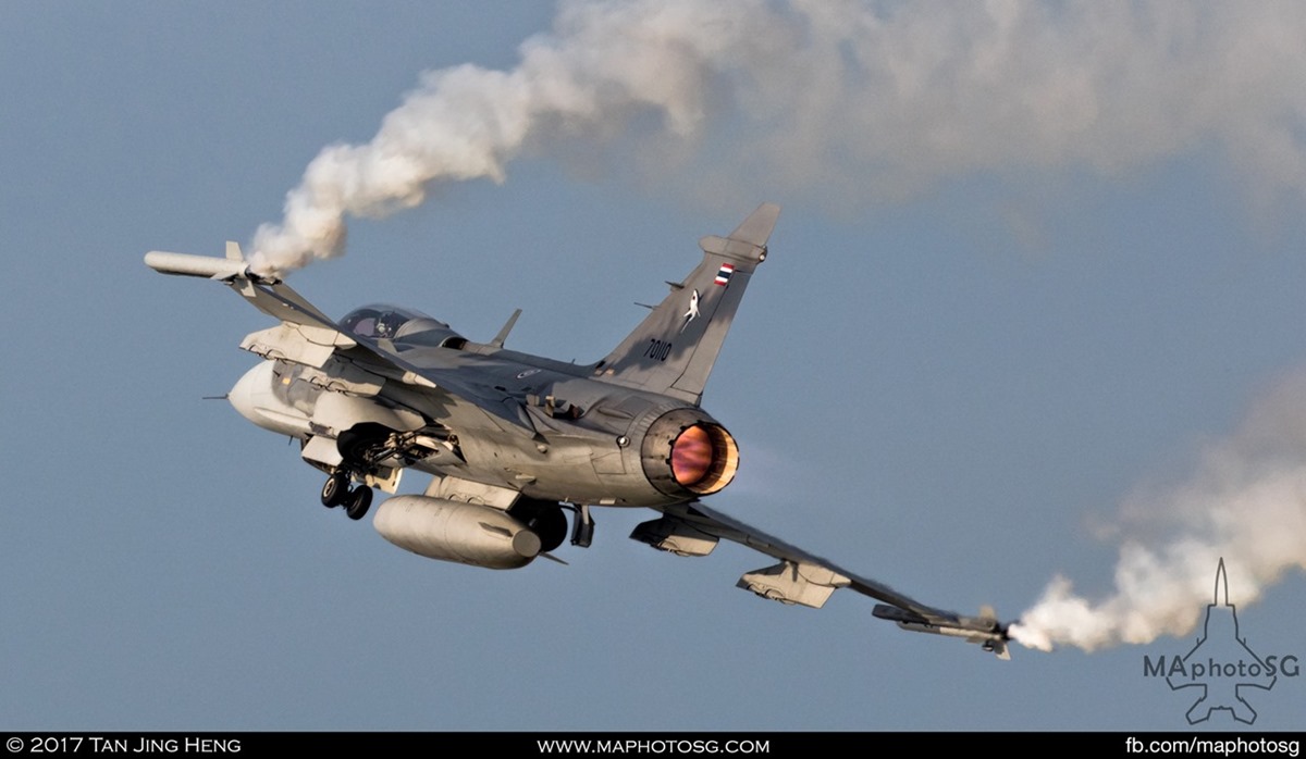 RTAF Gripen taking off for display at RTAF Children's Day airshow 2017