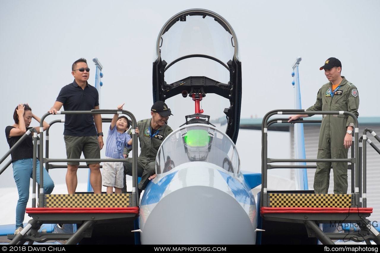 One of the crowd favourites for the cockpit picture, the RSAF50 F-15SG sees snaking queues of visitors keen on having picture with it.