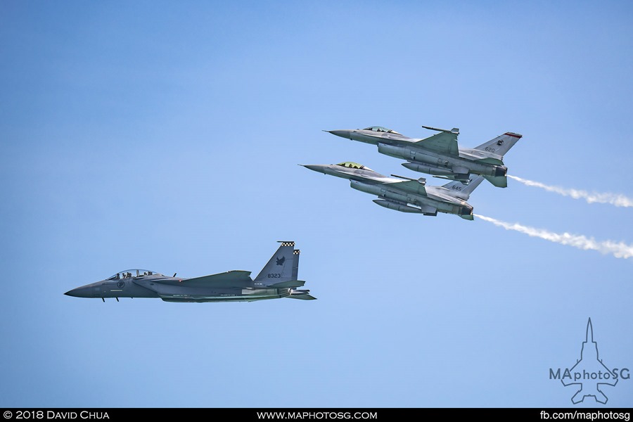 Pair of F-16Cs pulls up after crossing show centre starting their vertical split