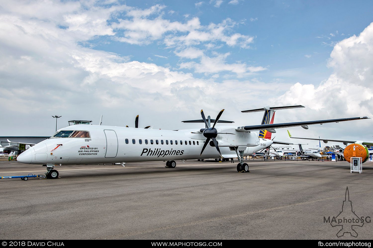 Bombardier Q400 PAL Express (RP-C5906)