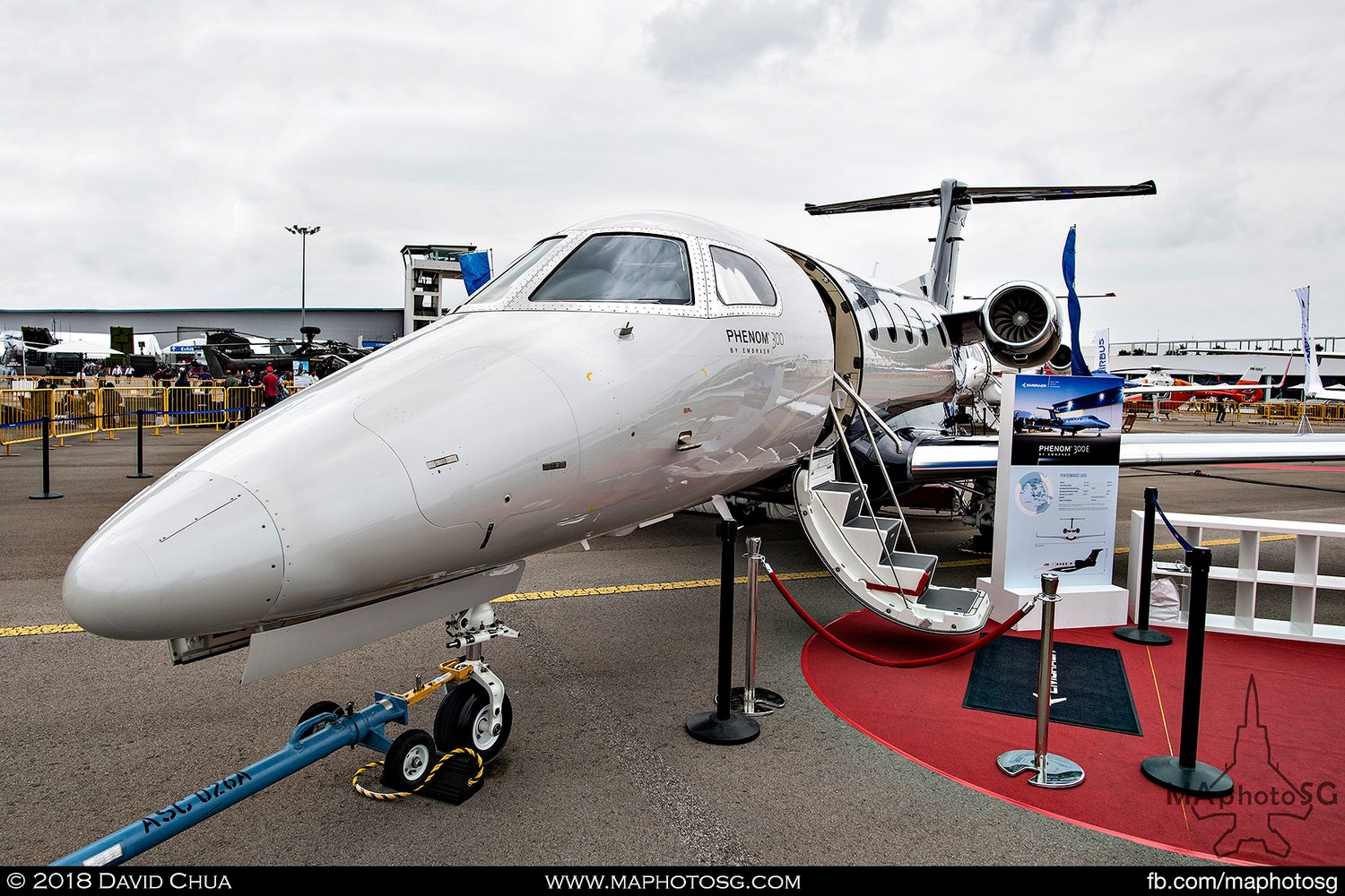 Embraer Phenom 300 (N9688R)