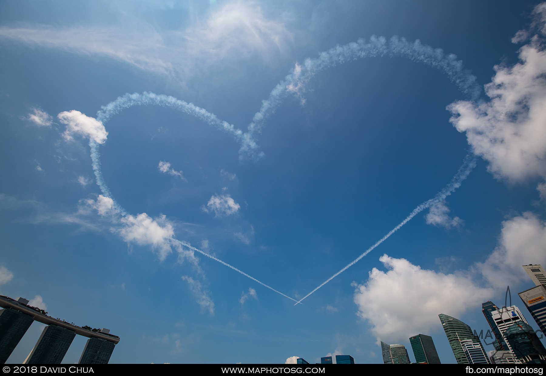 1904 – 2 F-16 Fighting Falcons paint a heart in the sky