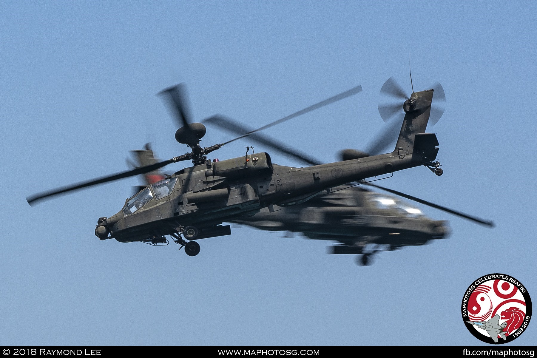 Flash Pass – Approaching each other head on at over 200kmh, the two helicopters pass each other in front of show centre.