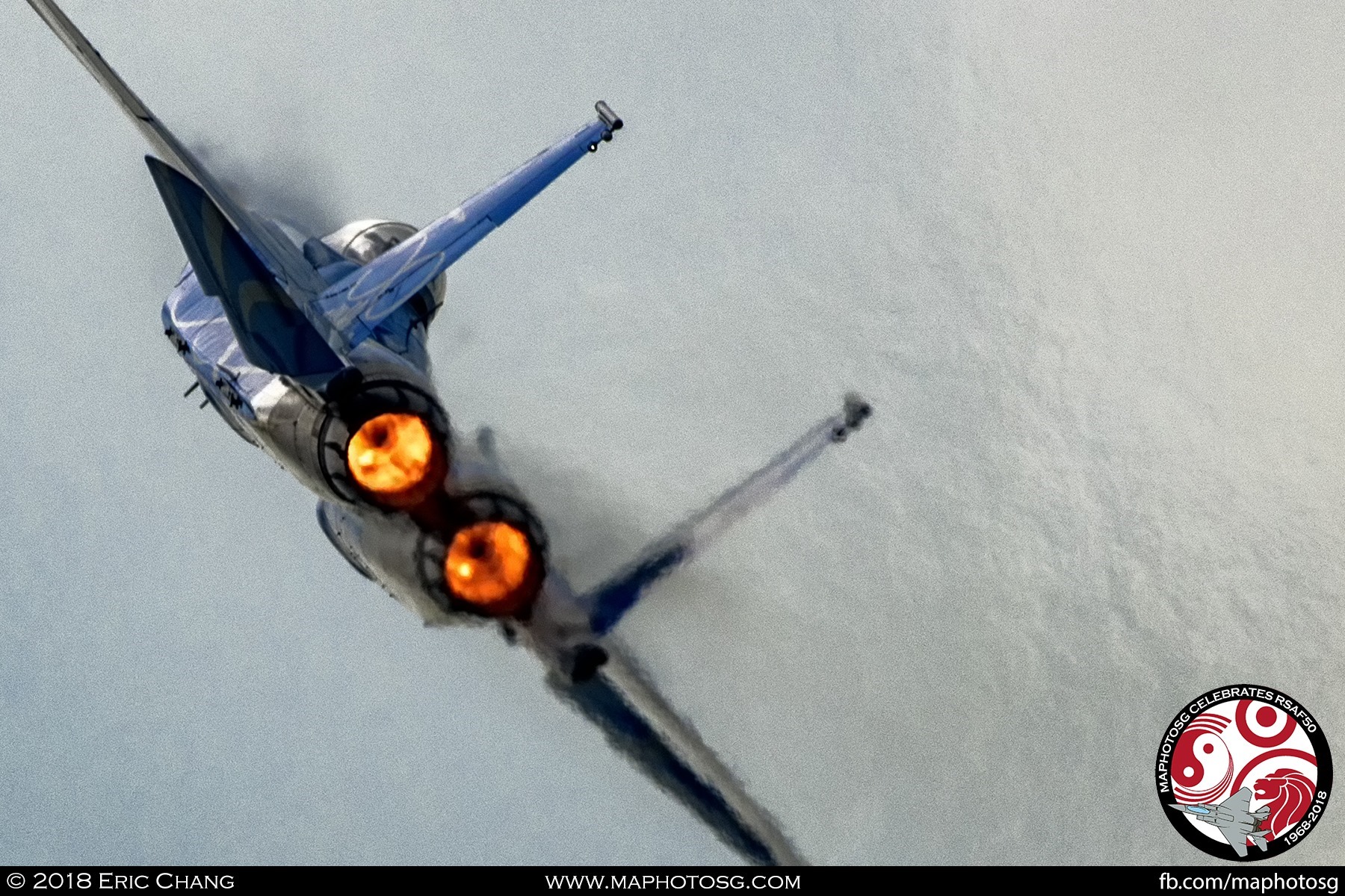 High-G Turn – With full afterburners, the F-15SG pulls up to 9Gs in a 360 degree turn.