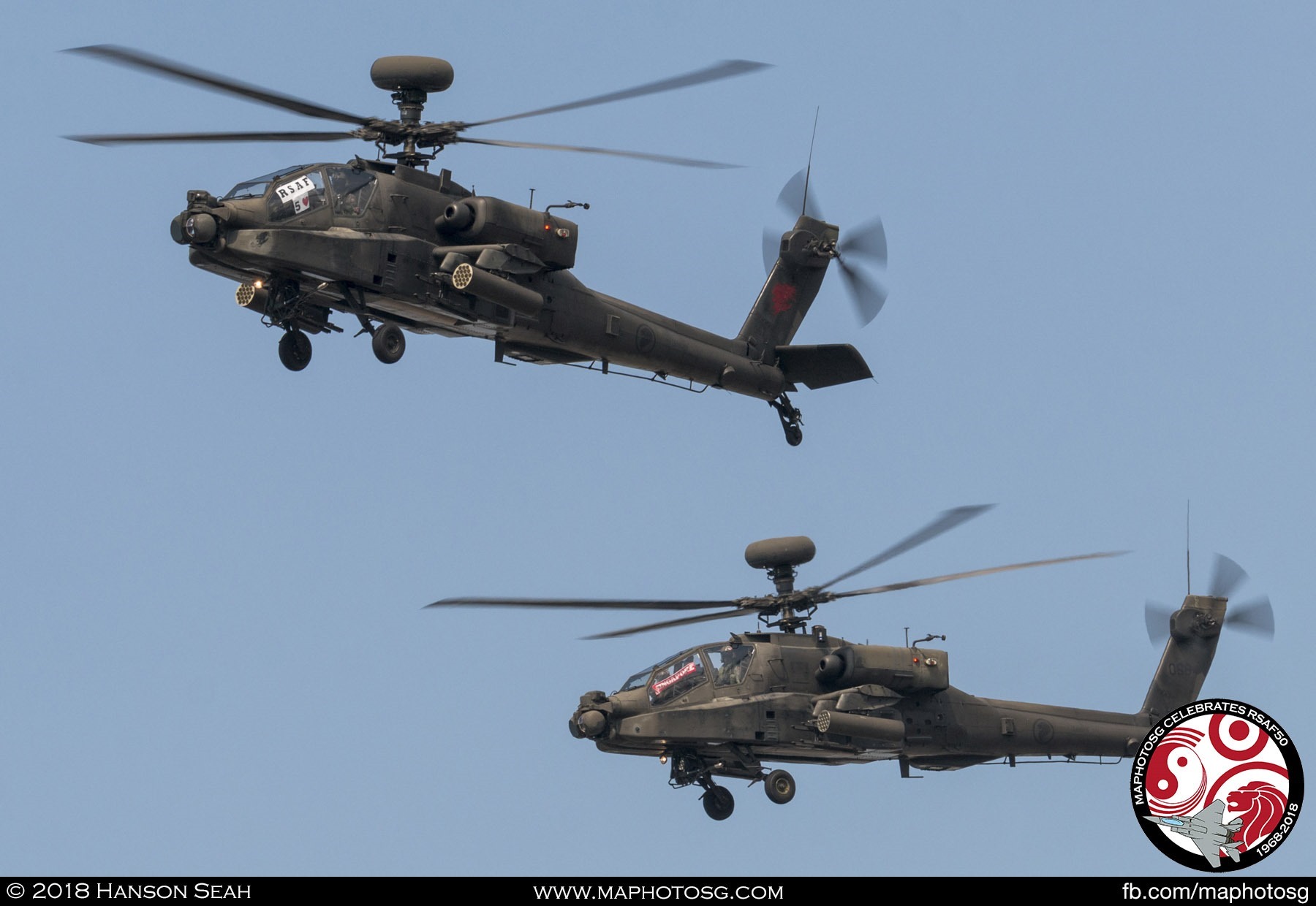 RSAF50 and Singapore banners on the gunner’s cockpits as the two Apaches circle the crowd.