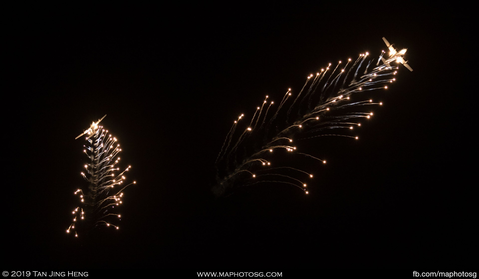 RAAF C-130J Hercules Flares display