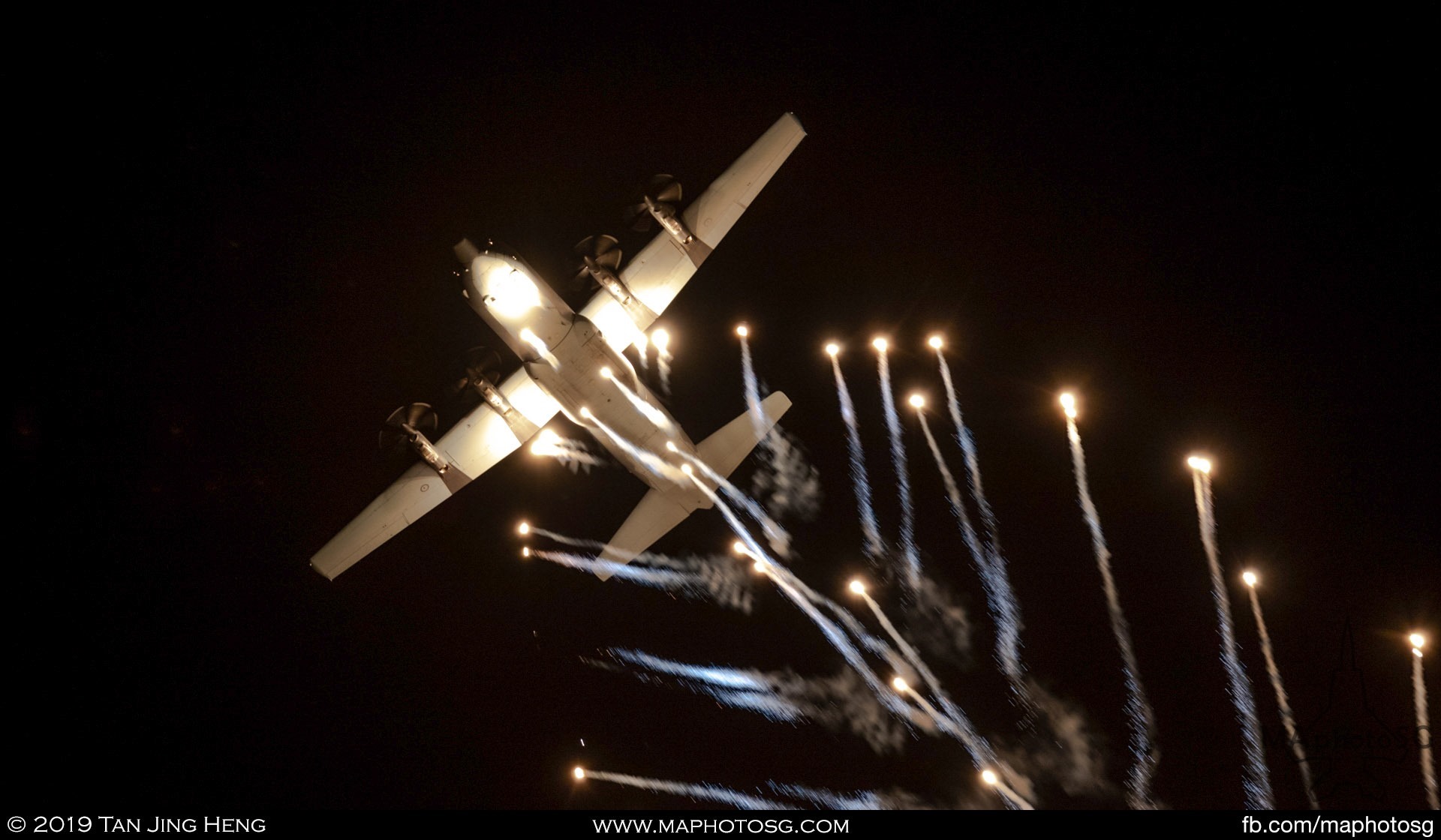 RAAF C-130J Hercules Flares display