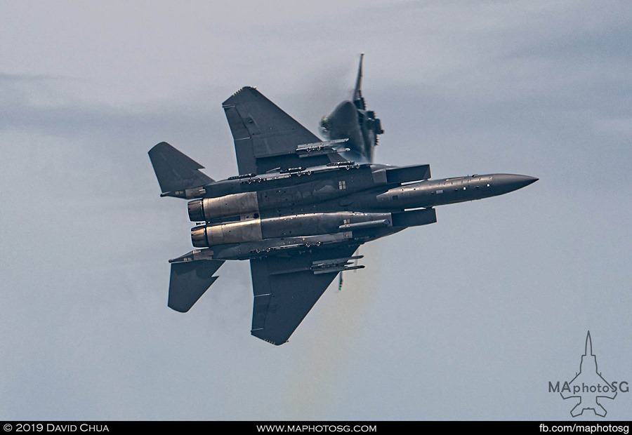 2 F-15SGs performing the Shackle manoeuvre