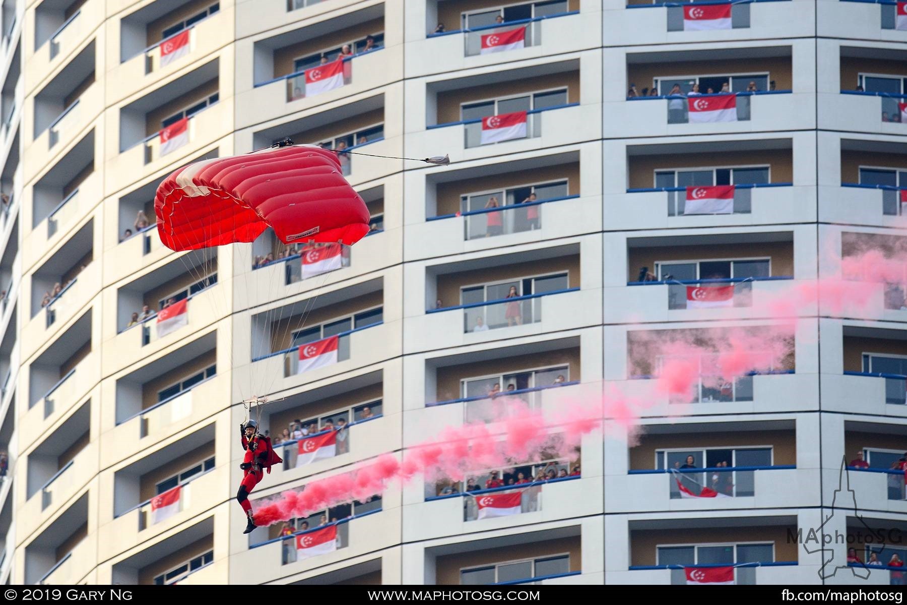 Red Lion flies past Swissotel the Stamford as he lands at the Padang