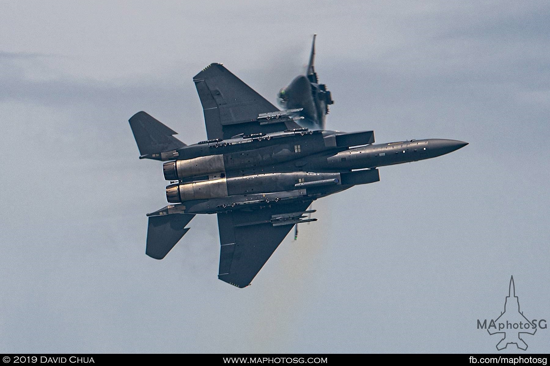 RSAF F-15SGs performing the shackle manoeuvre