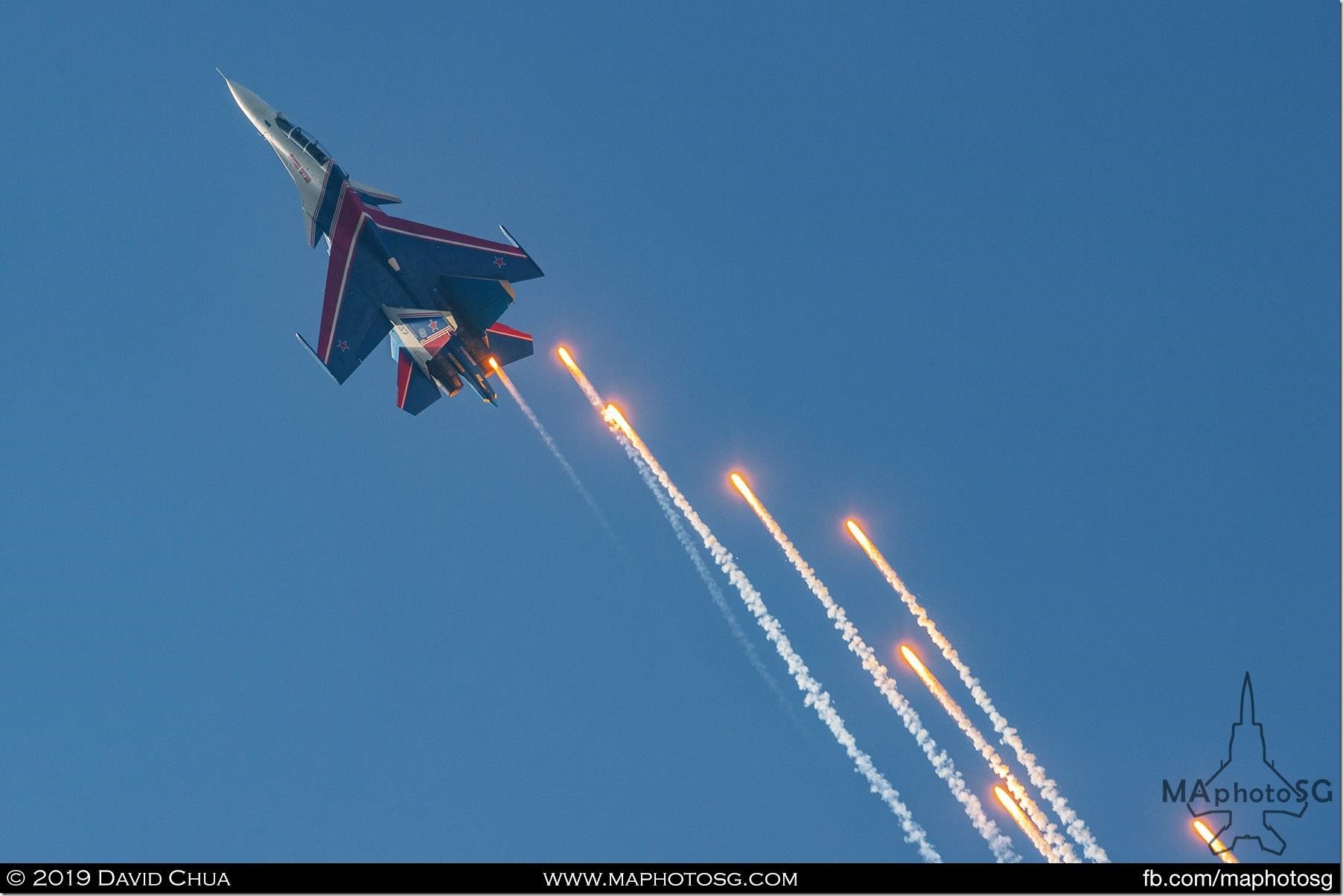 Russian Knights solo flare display