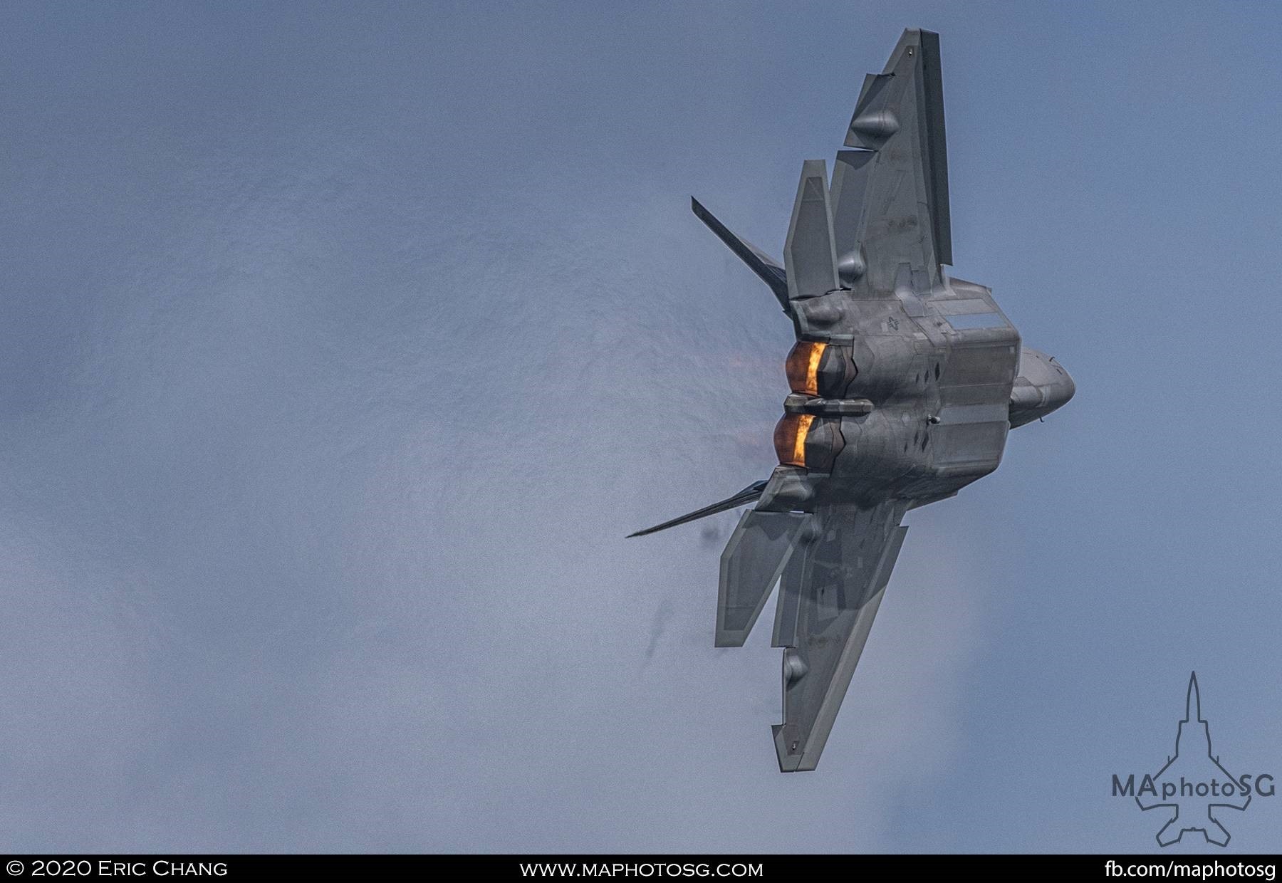 USAF F-22 Raptor afterburner turn