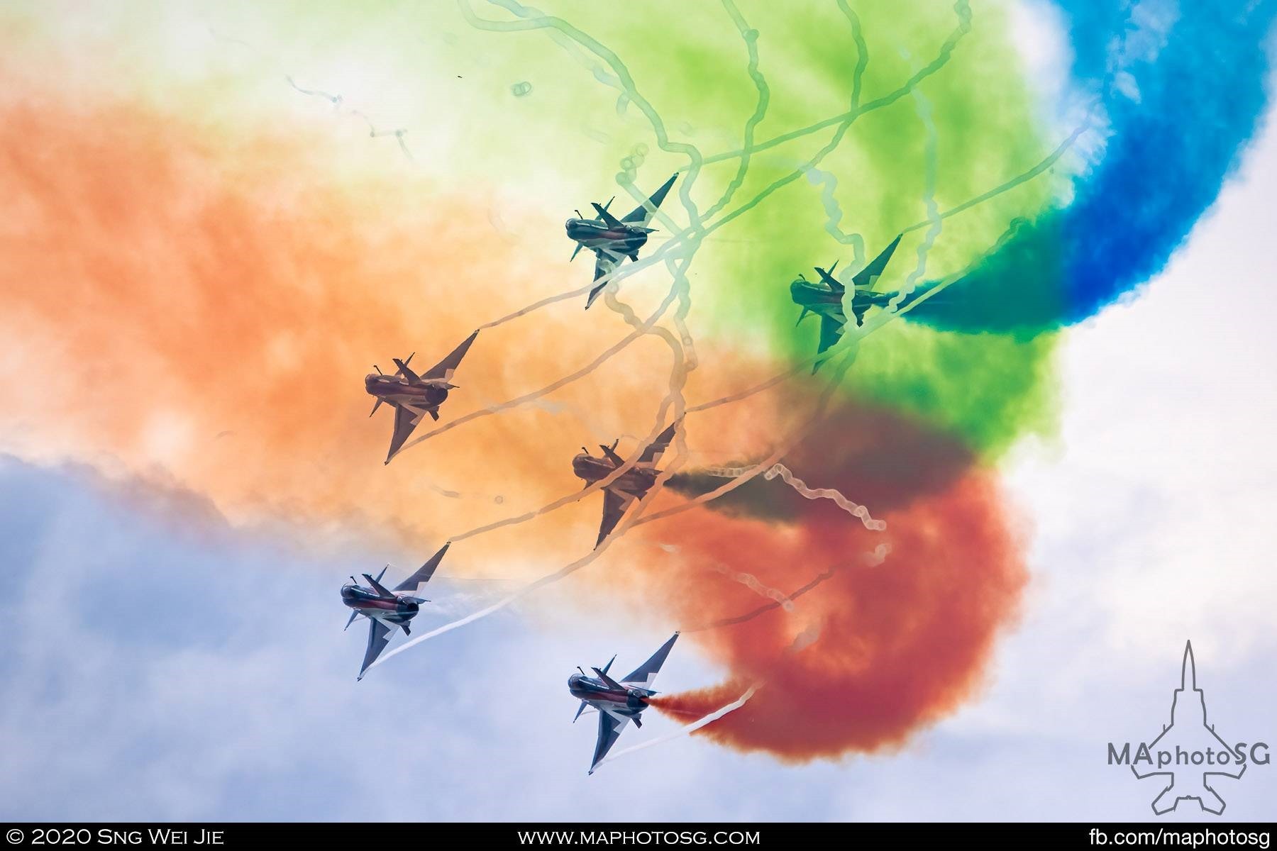 PLAAF Ba Yi Aerobatics Team with their beautiful RGB smoke