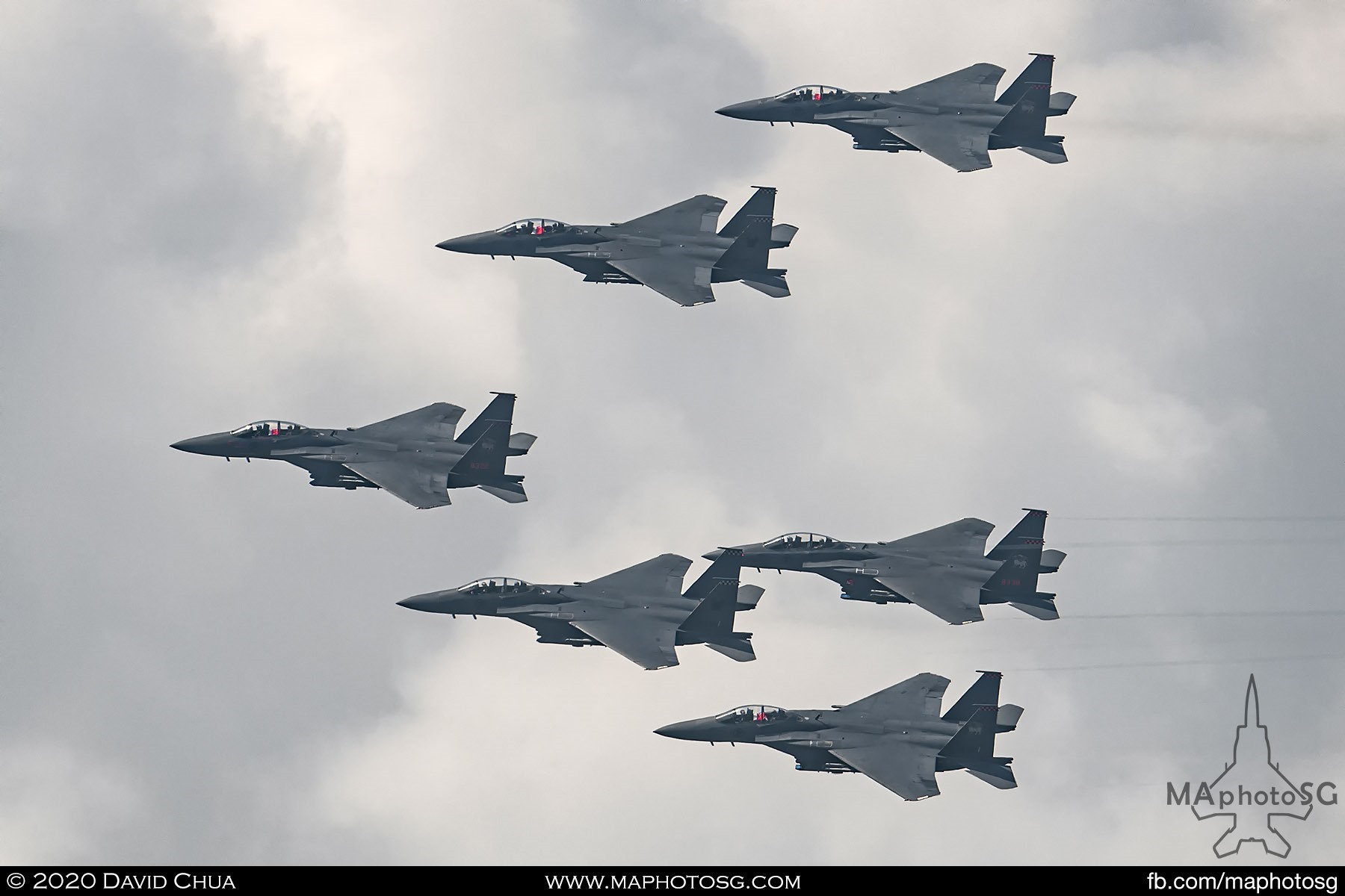 The Roar of Unity flight consists of six F-15SGs from 142 and 149 Squadrons of the RSAF. Singapore flags can be seen in some of the cockpits.