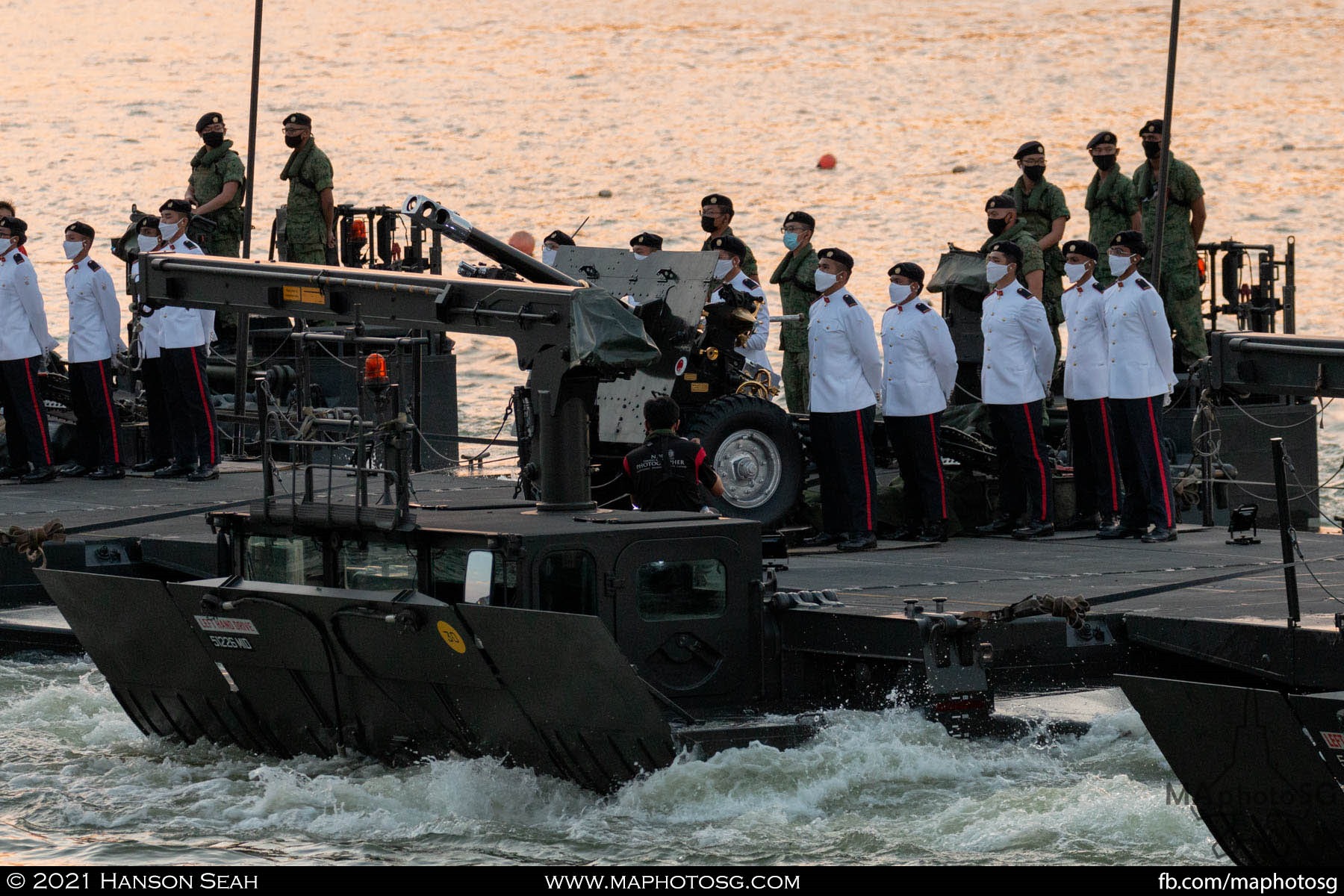 Ceremonial 25 pounder howizers moving into position for the 21 gun salute