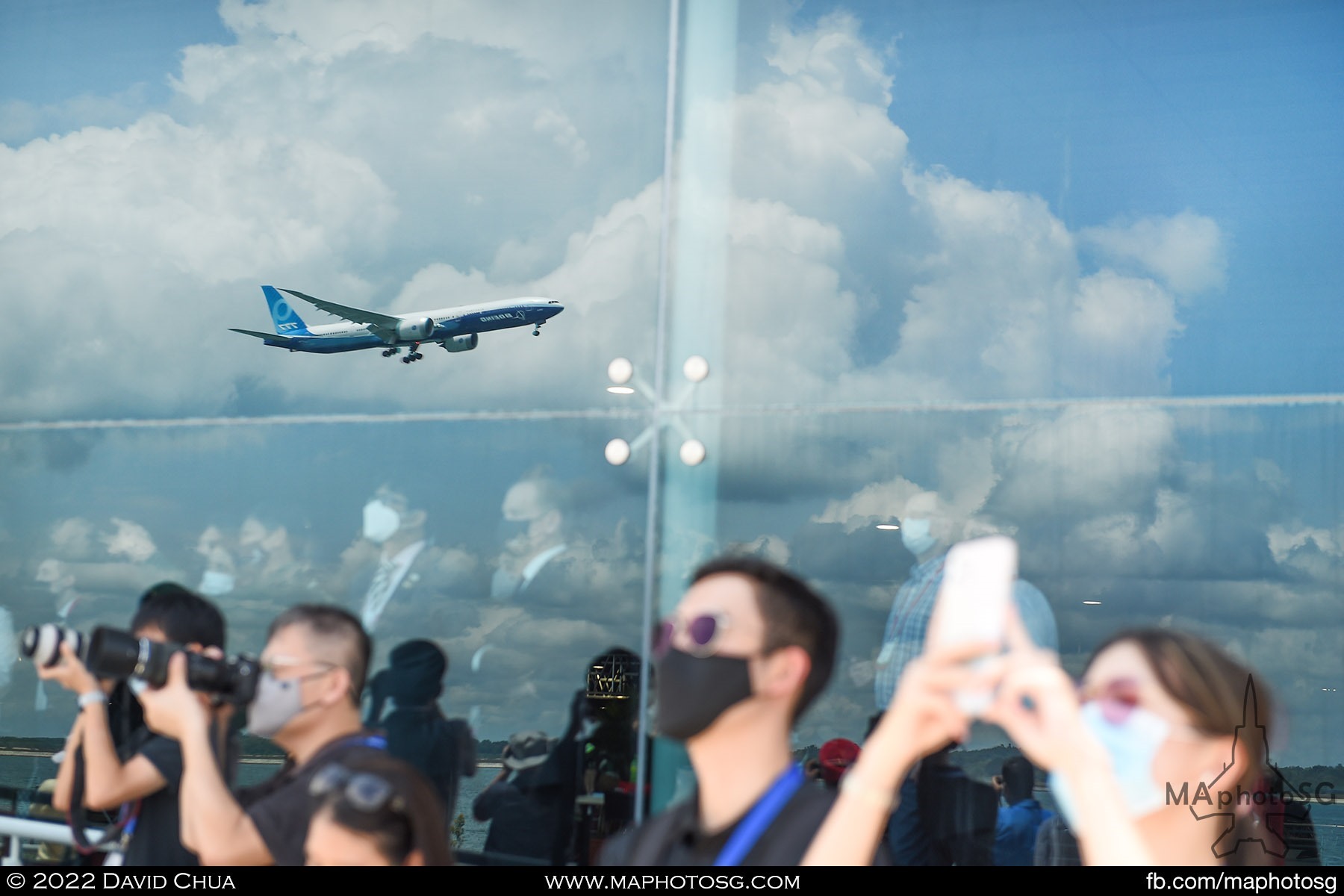 Spectators enjoying the flying display of the Boeing 777X