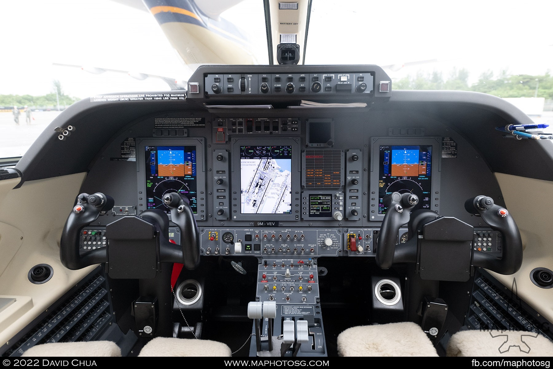 Cockpit of Piaggio P.180 Avanti