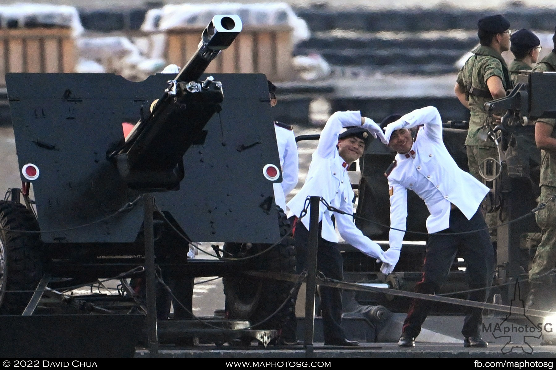 Gunners sends a special message to the crowd as they go around the Marina Bay