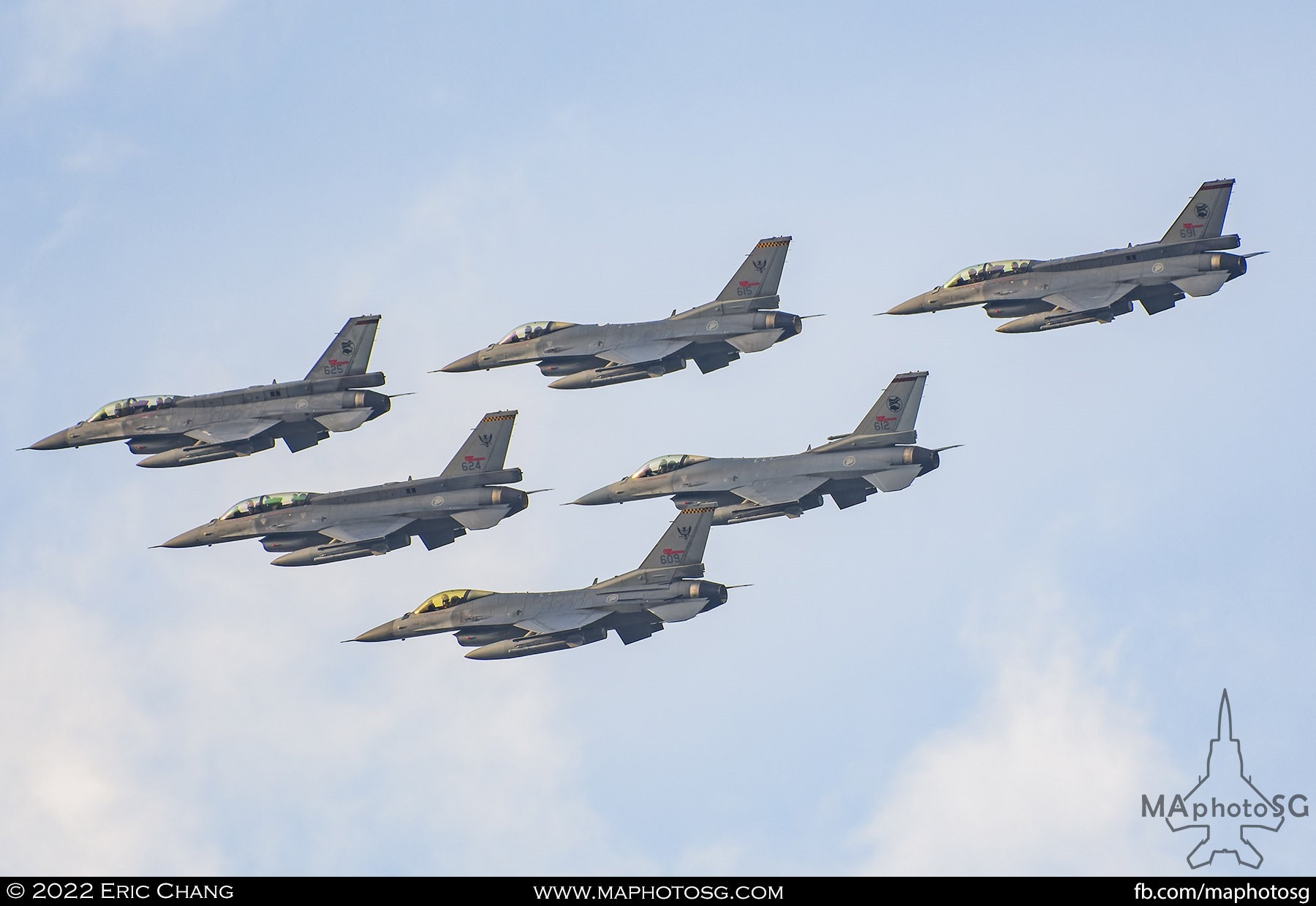 6 F-16C/Ds performed a formation flypast around the island.