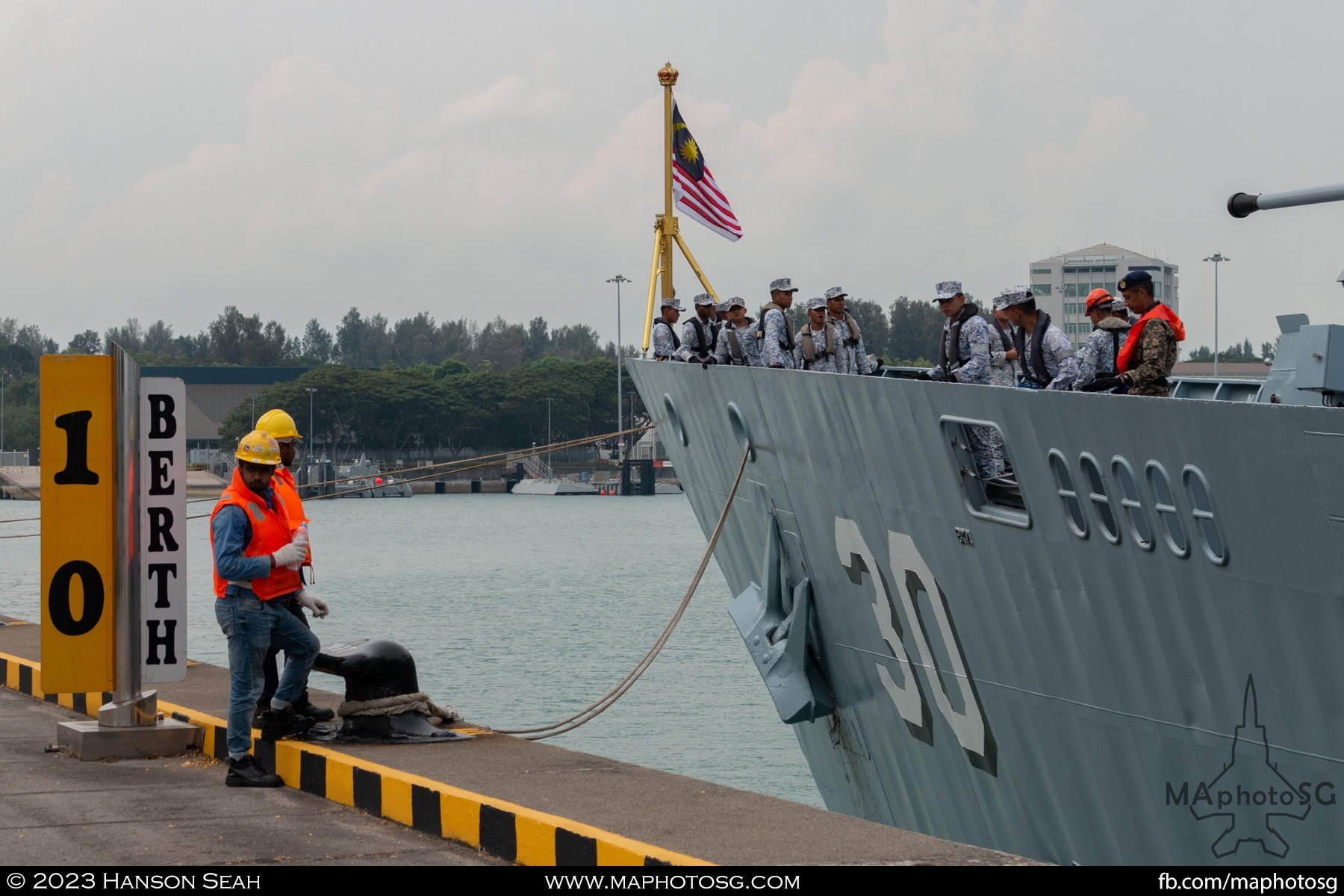 KD Lekiu (FFG30) preparing to set sail