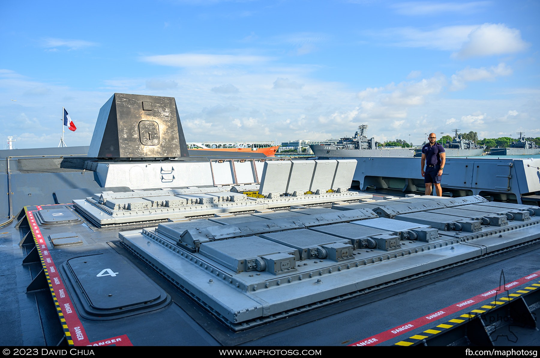 32-cell SYLVER A50 VLS for Aster air defense missile and 76mm deck gun on the bow of the Lorraine