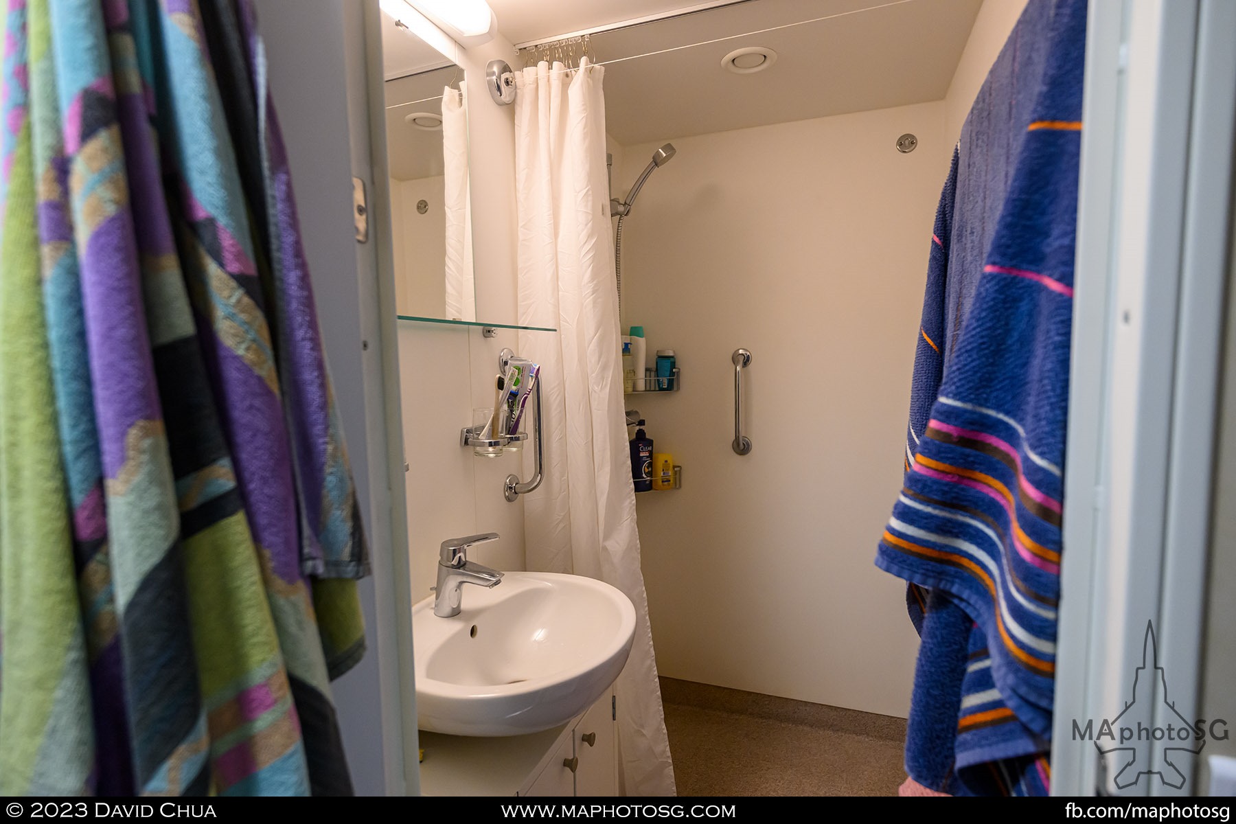 Attached shower room in the bunk