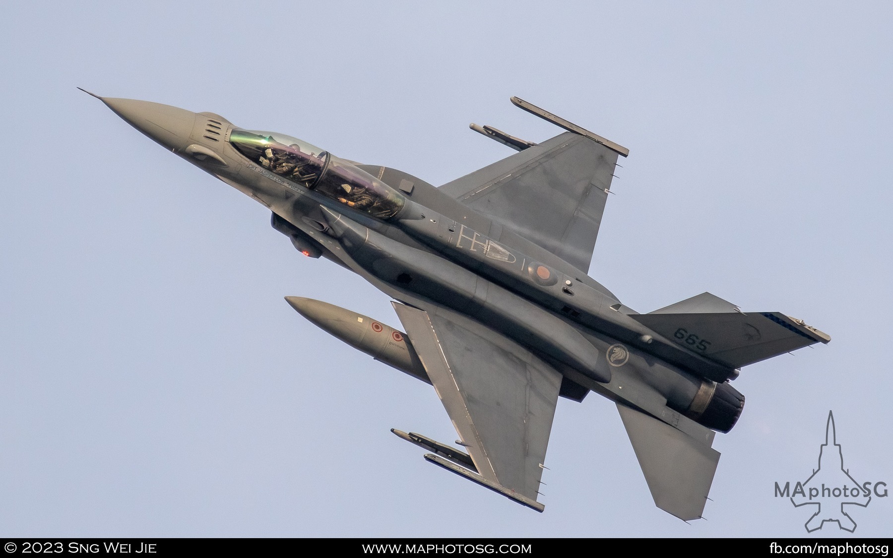 A RSAF F-16D+ pulling some Gs as it takes off for the NDP display.